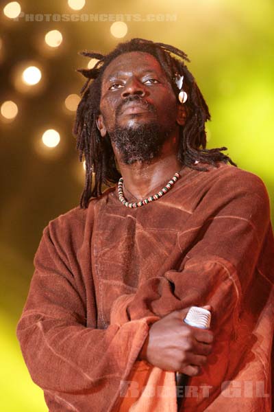 TIKEN JAH FAKOLY - 2005-09-09 - LA COURNEUVE - Parc Departemental - Grande Scene - 